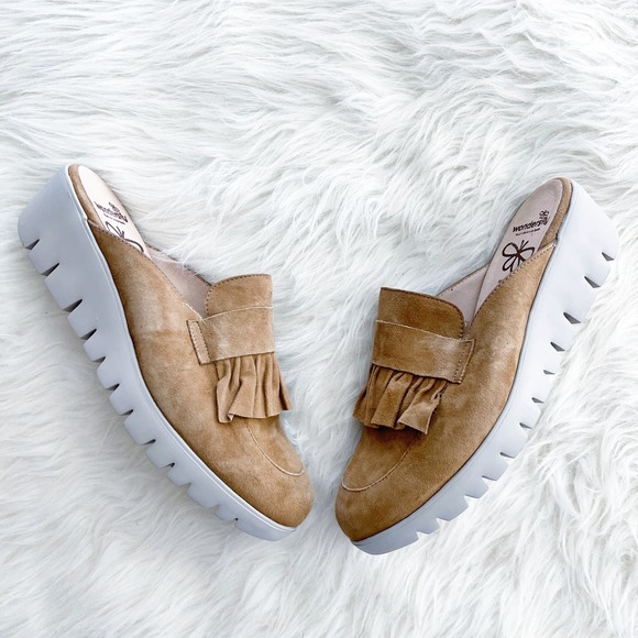 Wonders Shoes - ($10) Wonders Fly Tan Suede Platform Mule